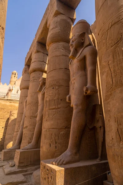 Sculptures Pharaohs Egyptian Temple Luxor Its Precious Columns Egypt — Stock Photo, Image