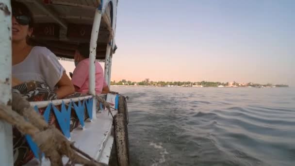 Segling Floden Nilen Egyptisk Båt Staden Luxor Egypten — Stockvideo