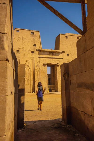 Entrada Templo Edfu Cerca Del Río Nilo Asuán Egipcio — Foto de Stock