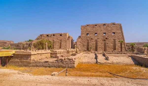 Entrance Karnak Temple Its Beautiful Corridor Ram Sculptures Great Sanctuary — Stock Photo, Image