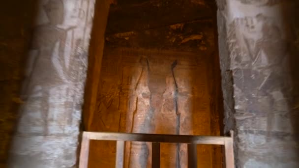 Eski Mısır Sembolü Abu Simbel Tapınağının Yanındaki Nefertari Tapınağının Içinde — Stok video