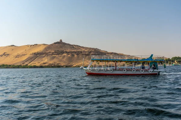 Purjehdus Perinteisessä Egyptiläisessä Veneessä Niilillä Kohti Nubian Kyliä Lähellä Aswanin — kuvapankkivalokuva