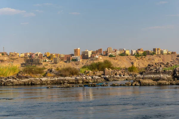 Pequenas Cidades Templos Antigos Navegando Rio Nilo Cidade Assuão Egipto — Fotografia de Stock