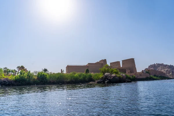 Вид Річки Ніл Храм Філа Його Красивими Колонами Греко Римським — стокове фото