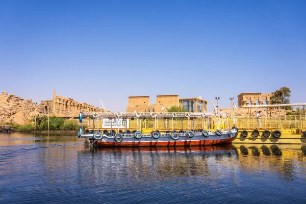 Barcos Transporte Tradicionales Templo Philae Una Construcción Greco Romana Vista — Foto de Stock