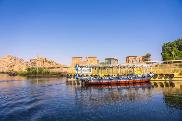 Barcos Transporte Tradicionales Templo Philae Una Construcción Greco Romana Vista — Foto de Stock