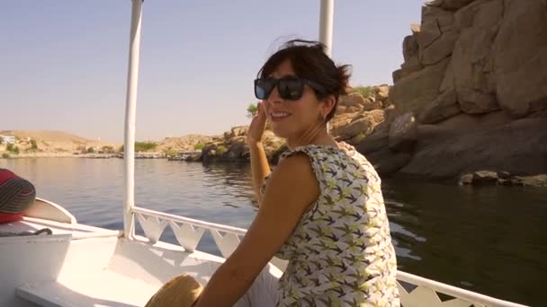 Tourist Boat Heading Beautiful Temple Philae Greco Roman Construction Seen — Stock Video