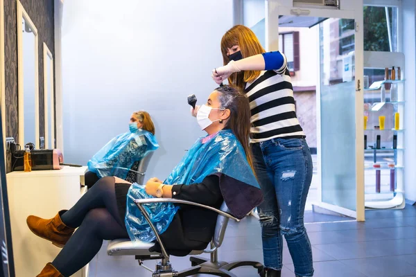 Opening Hairdressers Coronavirus Pandemic Covid Security Measures Mask Protective Screen — Stock Photo, Image