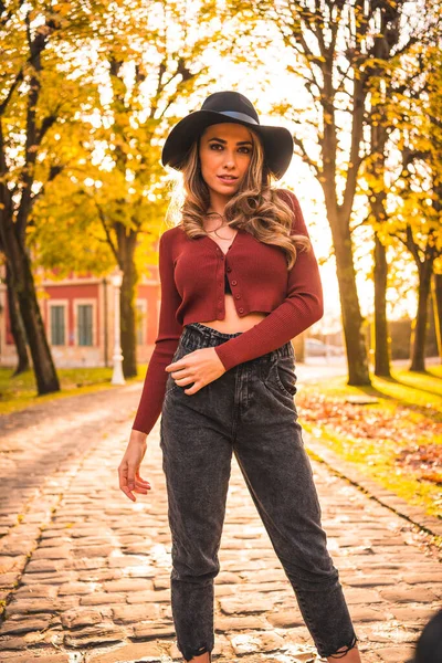 Autumn Lifestyle Sunset Blonde Caucasian Woman Red Sweater Black Hat — Stock Photo, Image