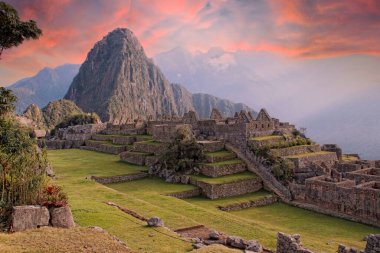 Machu Picchu 'nun güzel bir yaz gündoğumu olan Peru' nun iç kısımları