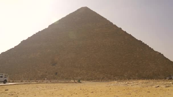 Panning Plane Pyramids Giza Cairo Egypt — Stock Video