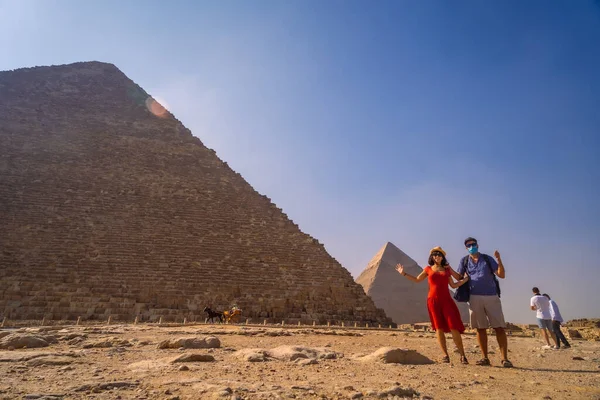 Couple Dans Pyramide Cheops Grande Pyramide Les Pyramides Gizeh Ancien — Photo
