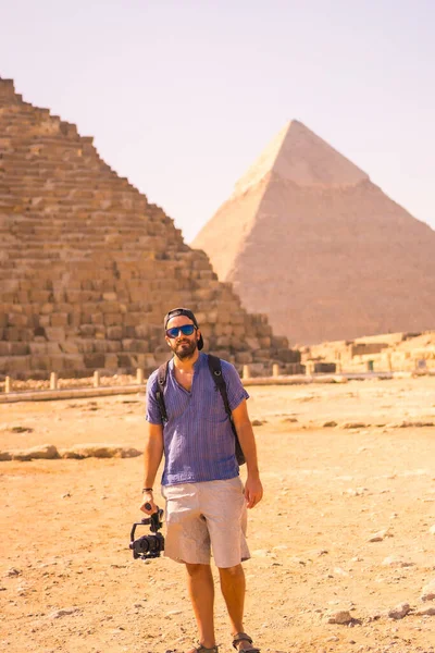 Jeune Photographe Pyramide Cheops Grande Pyramide Les Pyramides Gizeh Ancien — Photo