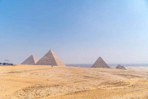 Gizan Pyramidit Maailman Vanhin Hautajaismuistomerkki Kairon Kaupungissa Egyptissä — kuvapankkivalokuva