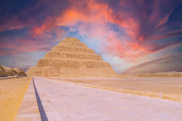 日落时分 朱塞的阶梯金字塔 萨卡拉 孟菲斯最重要的墓地世界上第一个金字塔 — 图库照片