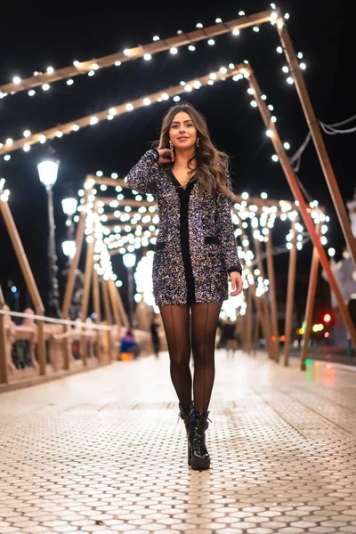 Estilo Vida Invernal Navidad Morena Chica Caucásica Vestido Moda Con —  Fotos de Stock