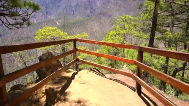 Güzel bakış açısı Lomo de las Chozas de La Cumbrecita 'da La Palma adasında, Caldera de Taburiente, Kanarya Adaları' nın yanında. İspanya