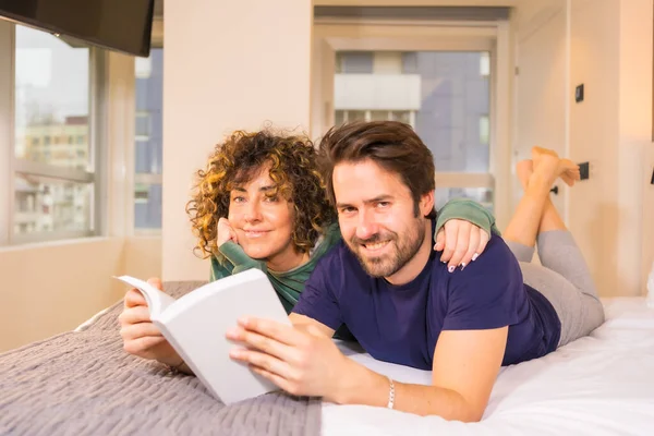 Lifestyle Young Caucasian Couple Pajamas Bed Reading Nice Book Hugging — Stock Photo, Image