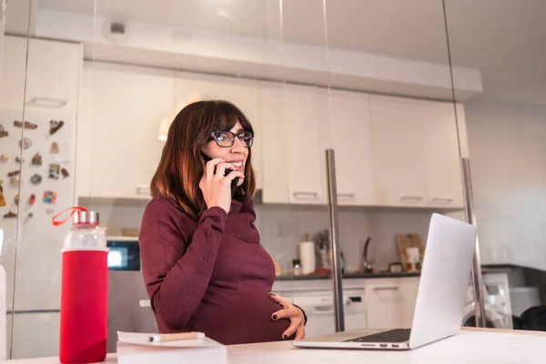 Jovem Grávida Teletrabalho Partir Casa Devido Dificuldades Trabalho — Fotografia de Stock