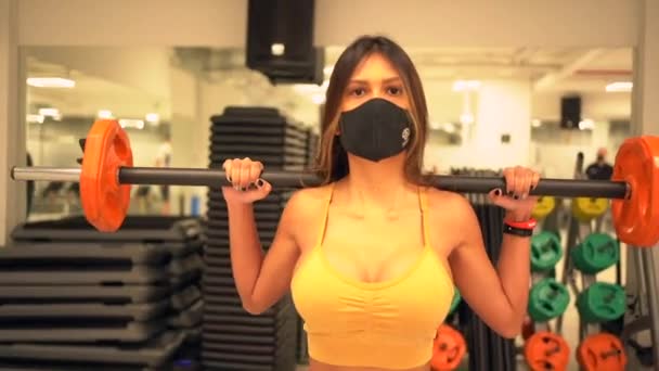 Pandemic Gyms New Measures Girls Doing Weights Exercise Face Mask — Stock Video