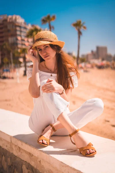 Young Red Haired Caucasian Girl Dressed White Straw Hat Beaches — Stock Photo, Image