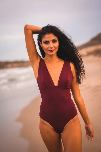 Portrait Young Brunette Caucasian Maroon Swimsuit Cloudy Afternoon Summer Beach — Stock Photo, Image