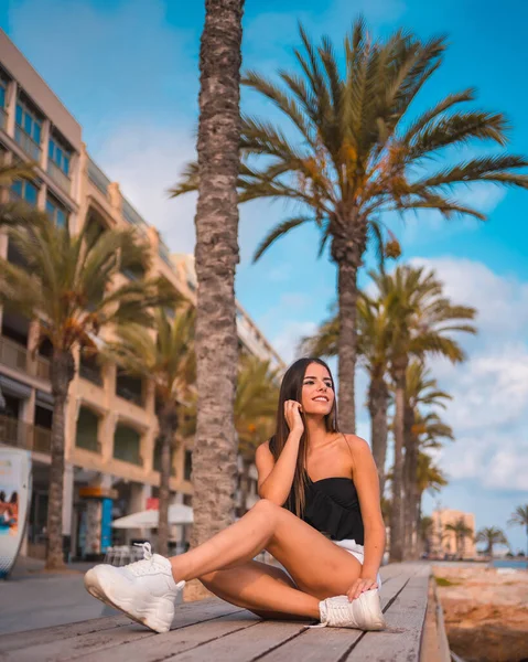 Summer Lifestyle Young Brunette Caucasian Mediterranean Coast Sitting Rock Sea — 스톡 사진