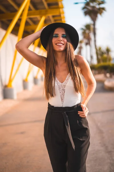 Lifestyle Young Brunette Caucasian Walking Mediterranean Heels Pants Black Hat — 스톡 사진