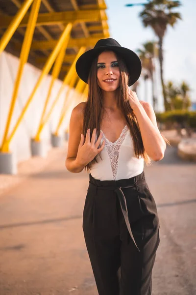 Lifestyle Young Brunette Caucasian Walking Mediterranean Heels Pants Black Hat — 스톡 사진