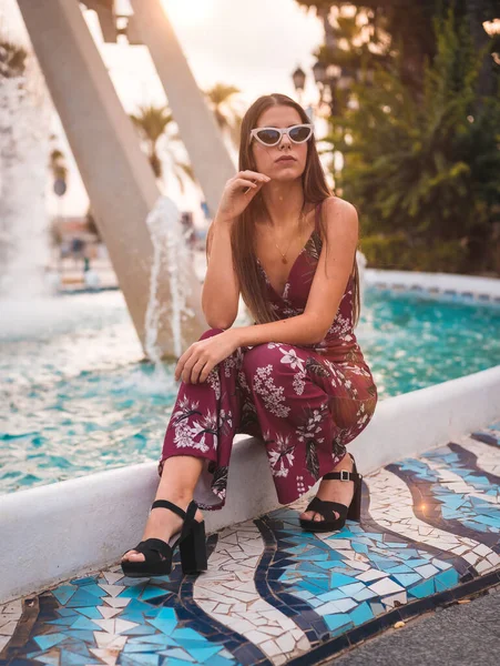 Portrait Young Brunette Maroon Floral Dress Modern White Sunglasses Enjoying — Stock Photo, Image