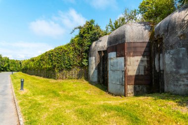 Dünya Savaşı 'ndan kalma sığınaklar Saint Jean de Luz doğal parkında Parc de Sainte Barbe, Col de la Grun olarak adlandırılır. Fransa