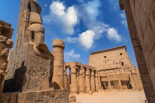 Sculptures Pharaohs Egyptian Temple Luxor Its Precious Columns Egypt — Stock Photo, Image