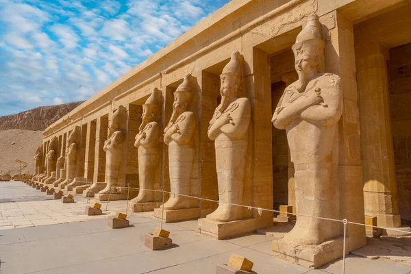 Скульптури Фараонів Входять Похоронного Храму Хатшепсут Луксорі Єгипет — стокове фото