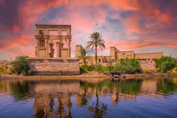 Incredible Orange Sunrise Temple Philae Greco Roman Construction Seen Nile — Stock Photo, Image