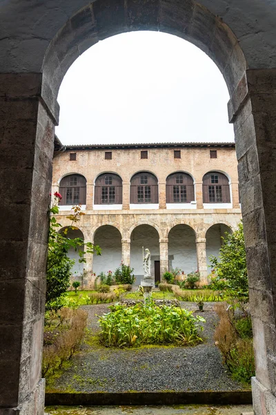Cortile Interno Del Vecchio Monastero Santa Clara Nella Città Azkoitia — Foto Stock