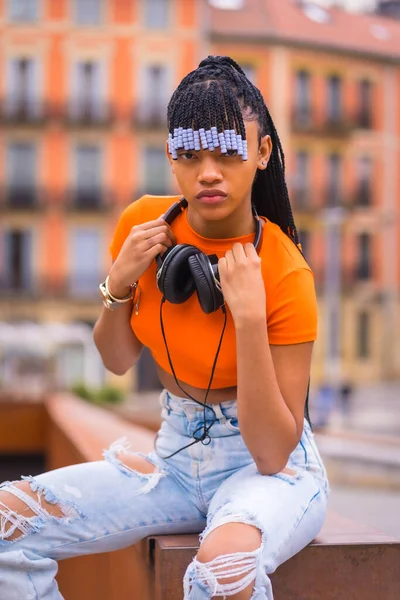 Estilo Vida Con Una Joven Bailarina Trampa Con Trenzas Chica — Foto de Stock