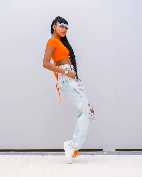 Young Trap Dancer Braids Black African Ethnic Girl Orange Shirt — Stock Photo, Image