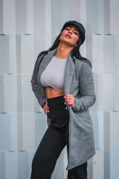 Street Style Young Brunette Latina Leather Hat Grey Raincoat City — Φωτογραφία Αρχείου
