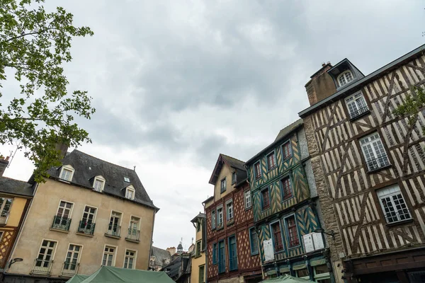 レンヌの中世の半木造家屋 フランスのブルターニュ州の首都 — ストック写真