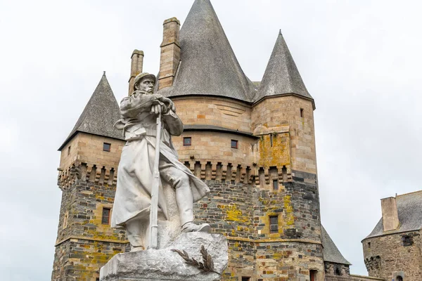 Statua Accanto Castello Medievale Vitre Dipartimento Ille Vilaine Regione Della — Foto Stock