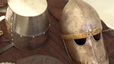 Fougeres kalesindeki ortaçağ şövalyesinin zırhı. Brittany bölgesi, Ille et Vilaine bölümü, Fransa