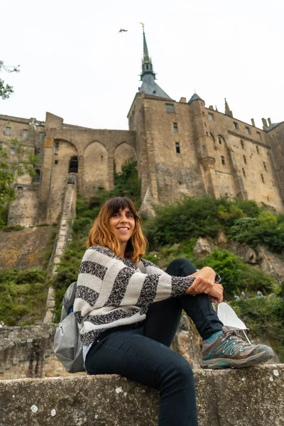 Young Tourist Visiting Famous Mont Saint Michel Abbey Manche Department — Stock Photo, Image