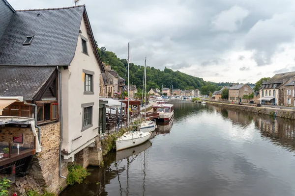 Casas Barcos Río Rance Dinan Pueblo Medieval Bretaña Francesa Francia — Foto de Stock