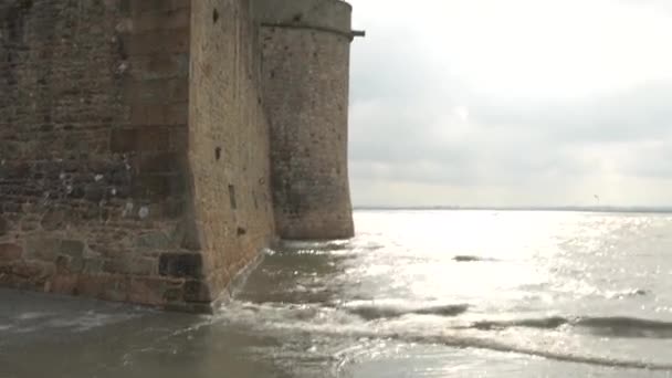 Muren Van Beroemde Abdij Mont Saint Michel Bij Het Departement — Stockvideo