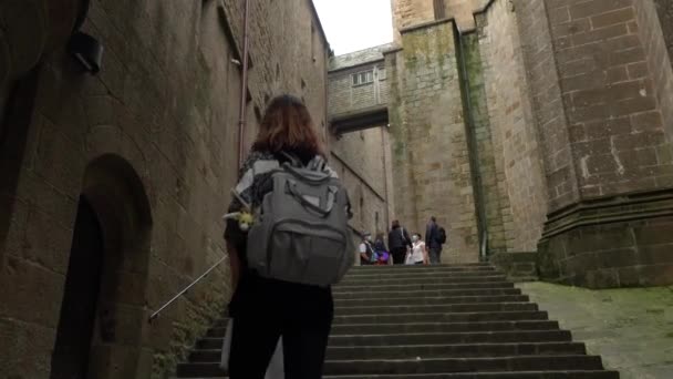 Interiörer Och Väggar Den Berömda Mont Saint Michel Abbey Manche — Stockvideo