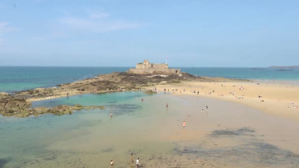 Naturpool Vid Plage Bon Secours Saint Malo Franska Bretagne Ille — Stockvideo