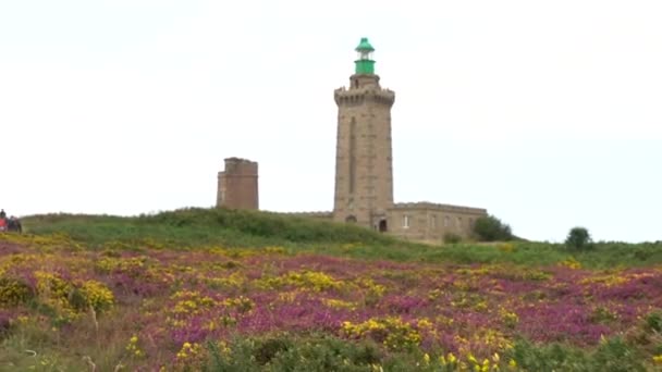 Phare Cap Frehel Phare Cap Frehel 是法国阿尔莫尔海岸的一座海上灯塔 在Cap Frehel的顶部 4K视频 — 图库视频影像