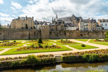 Vannes kıyısı ortaçağ kasabası, Remparts Garden 'ın güzel bahçeleri ve surlar, Morbihan bölgesi, Brittany, Fransa