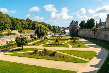 Vannes kıyısı ortaçağ kasabası, Remparts Garden 'ın güzel bahçeleri ve surlar, Morbihan bölgesi, Brittany, Fransa