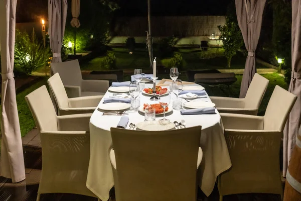 Cena Gala Por Noche Con Hermosa Decoración Platos Lujo Una — Foto de Stock